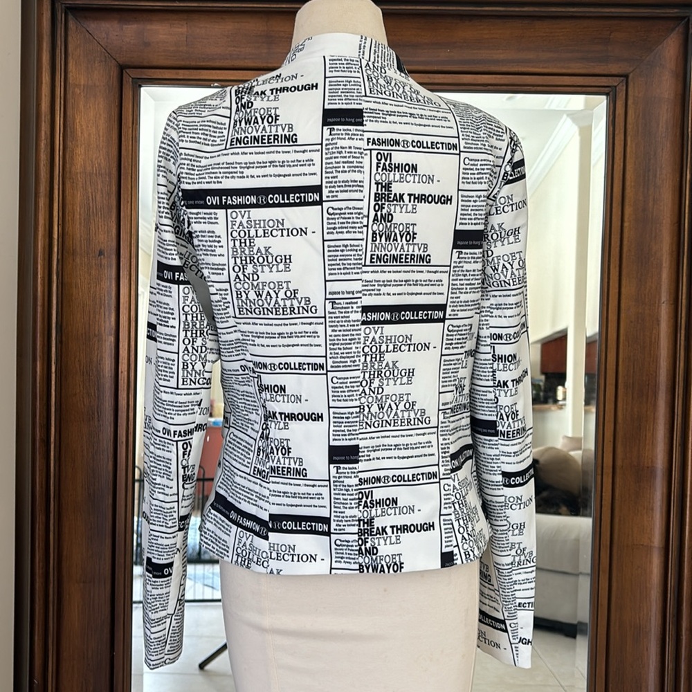 OVI Women’s fitted newspaper print Jacket Size  Large - Picture 5 of 9
